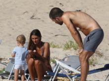 Lola Latorre en José Ignacio con la flia de su novio