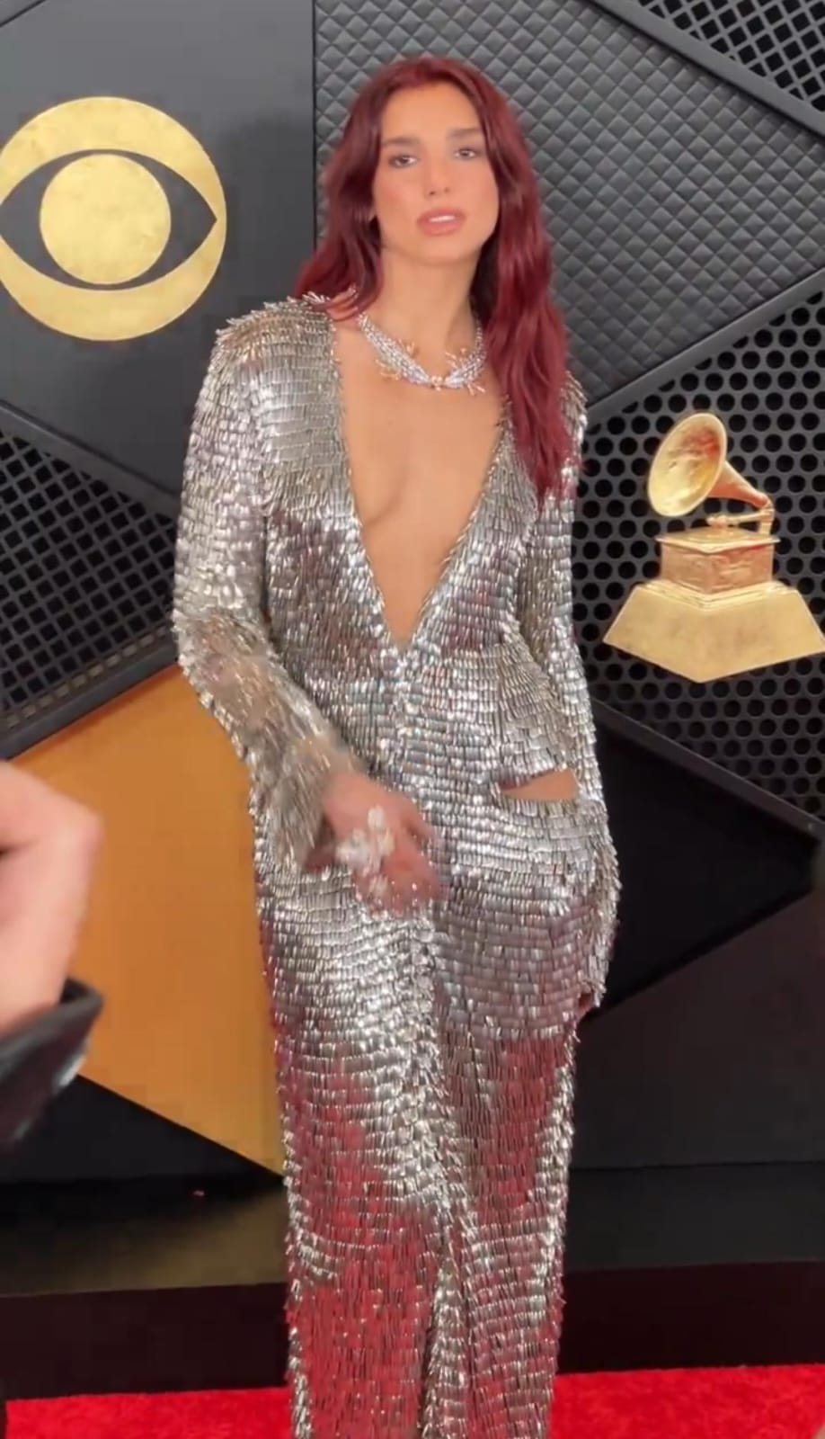 Todos los looks de la alfombra roja de los Grammy 2024 - Los Angeles Times