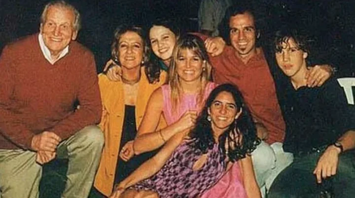 Además de Inés y Juan, Máxima tiene otras hermanas de parte de la relación de su padre con Marta López Gil: María, Ángeles y Dolores. 