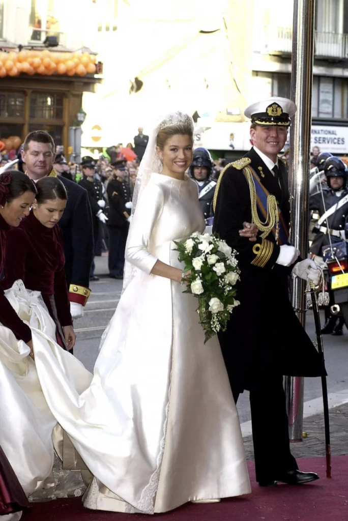 La actual pareja real, radiante en el día de la boda. 