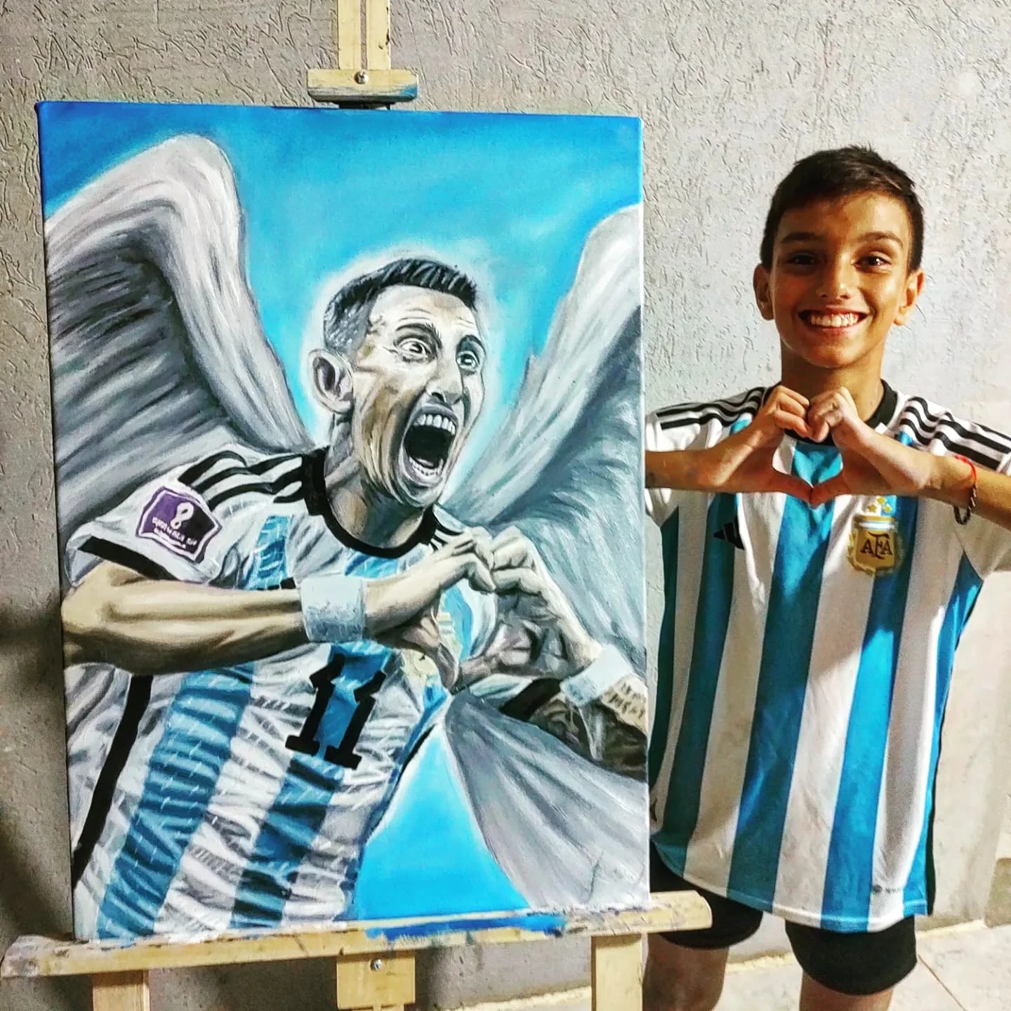 Uno de los retratos de "Dibu Juani" de un muy bune logrado Ángel di María. 