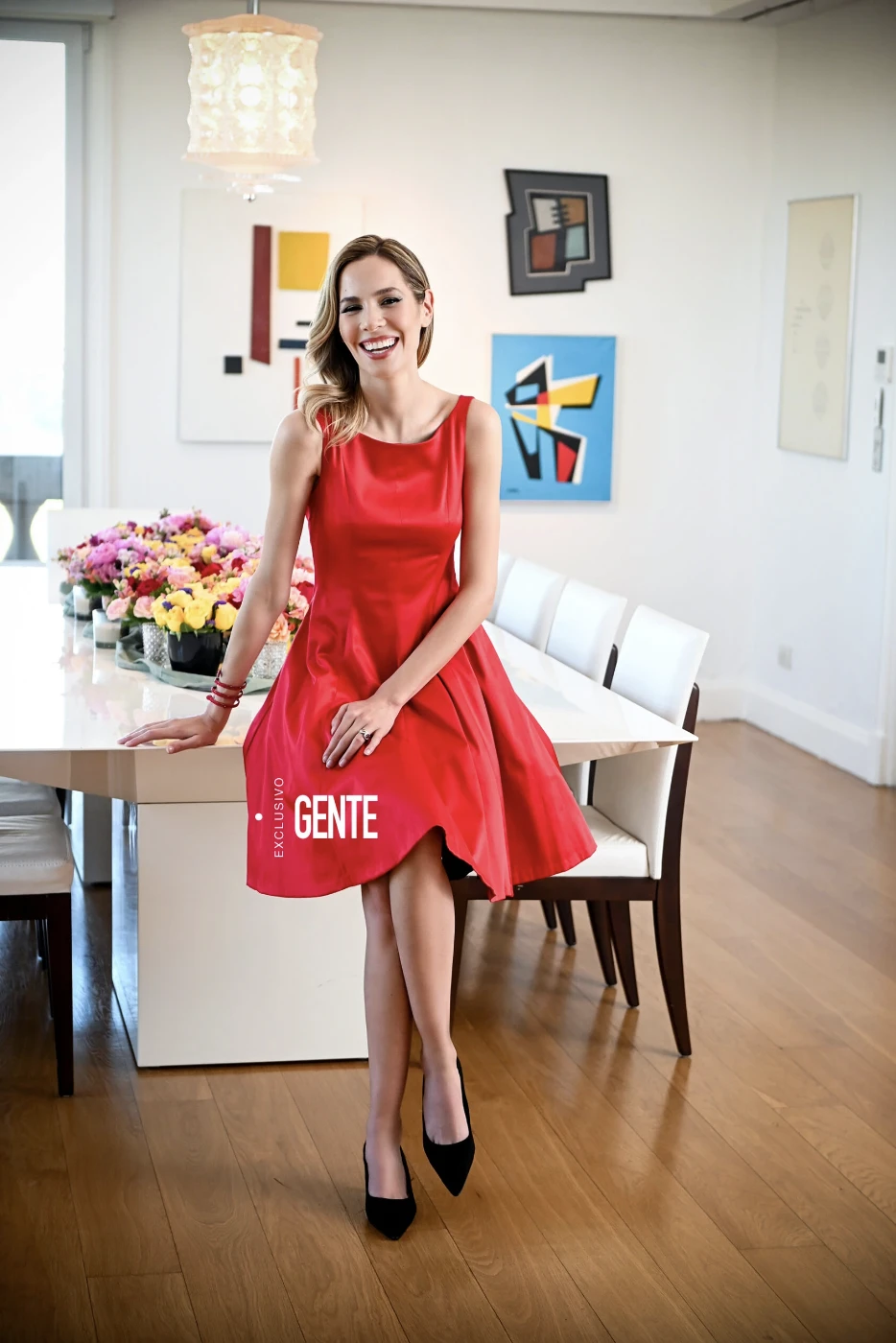 Elina Costantini en su última tapa de GENTE con un vestido de Jorge Ibáñez.