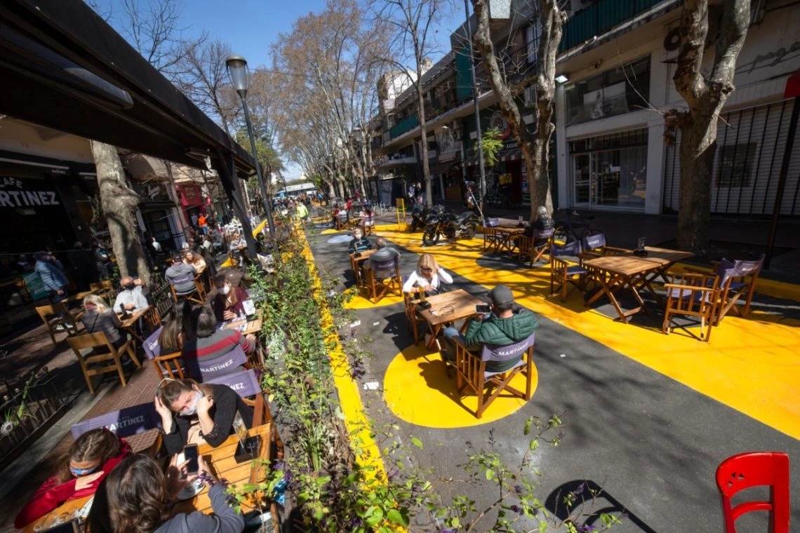 De características tranquilas, casas bajas y edificios que no superan los 4 pisos, Villa Devoto se transformó en una de las joyas que limitan con la provincia de Buenos Aires. En el último tiempo creció la oferta gastronómica de categoría. 