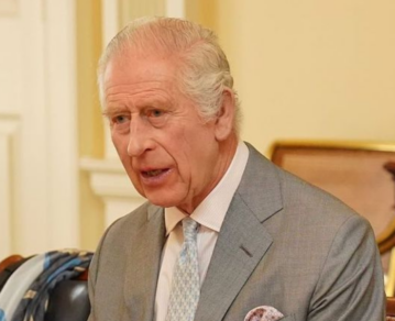 El rey Carlos III reveló un fuerte efecto secundario que padece por su tratamiento de quimioterapia