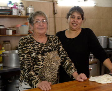 Cómo funcionan los comedores comunitarios y de qué manera se sustentan