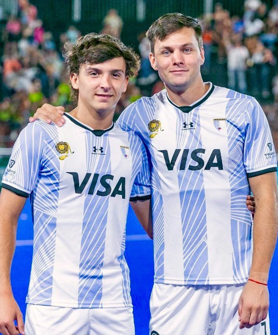 Nicolás Keenan junto a su primo, Bautista Capurro, forman parte del plantel de Los Leones. 