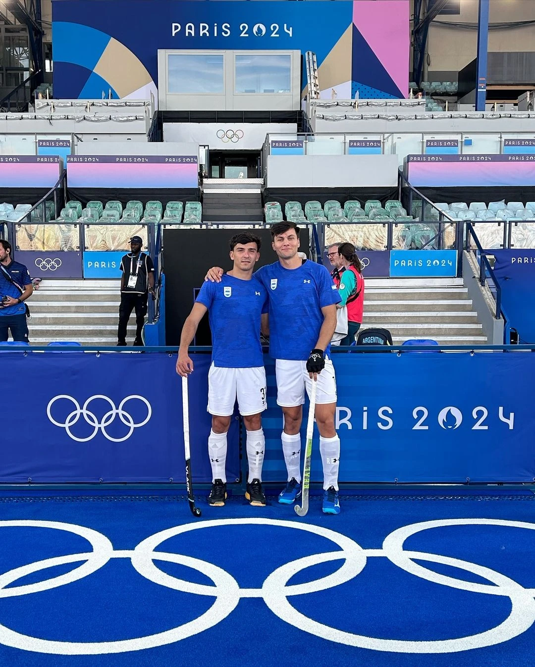 Nicolás Keenan junto a su primo, Bautista Capurro, en los Juegos Olímpicos de París 2024.