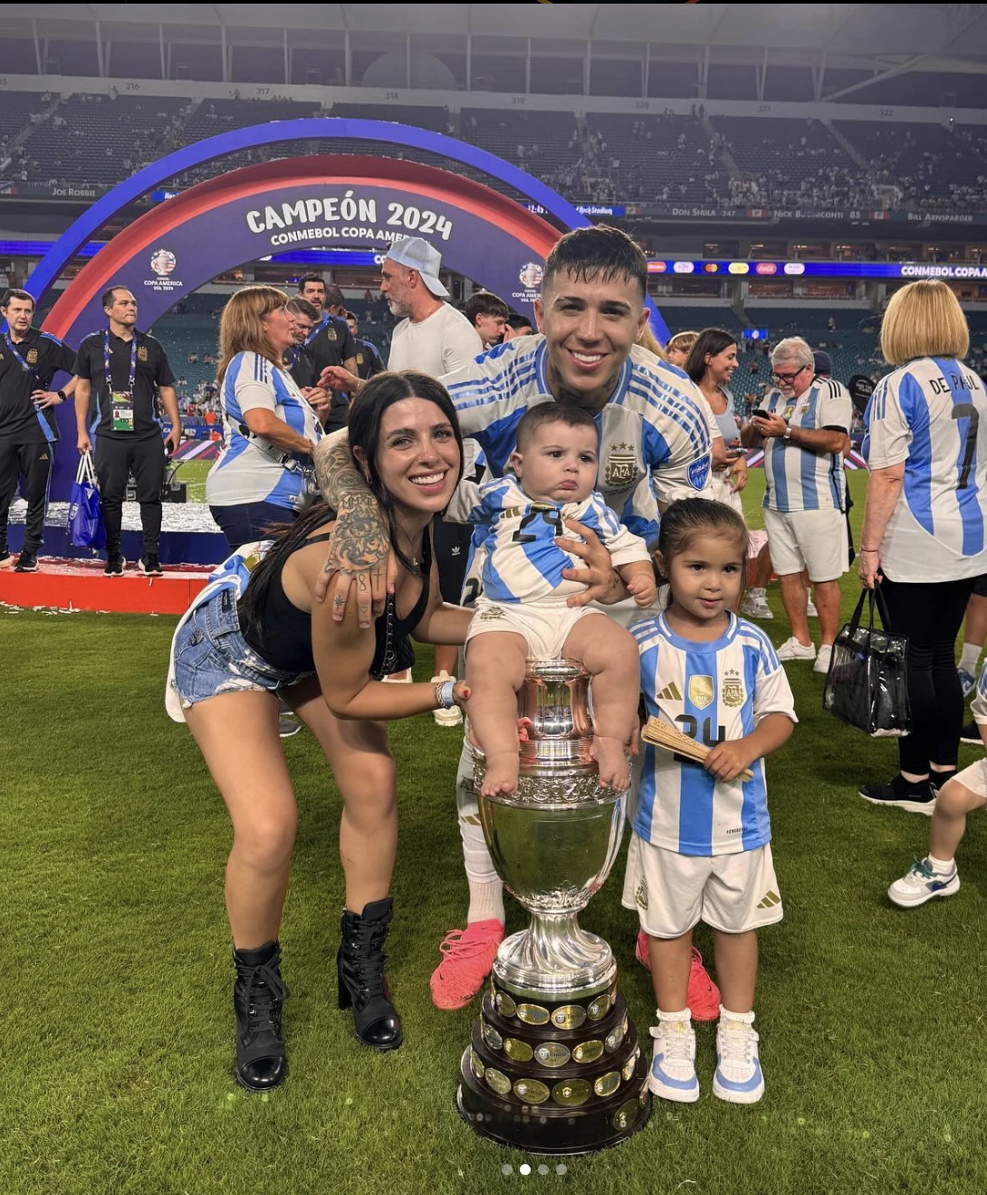 La pareja de Enzo Fernández también explicó que el futbolista no se esperaba ser padre tan joven (19 años) y que no quería serlo: "Tuvimos a nuestra primera hija Olivia en pandemia, cuando Enzo todavía no era profesional. Él no quería saber nada. Yo siempre lo cuento. Hoy no le pueden tocar a Olivia que mata a alguien".