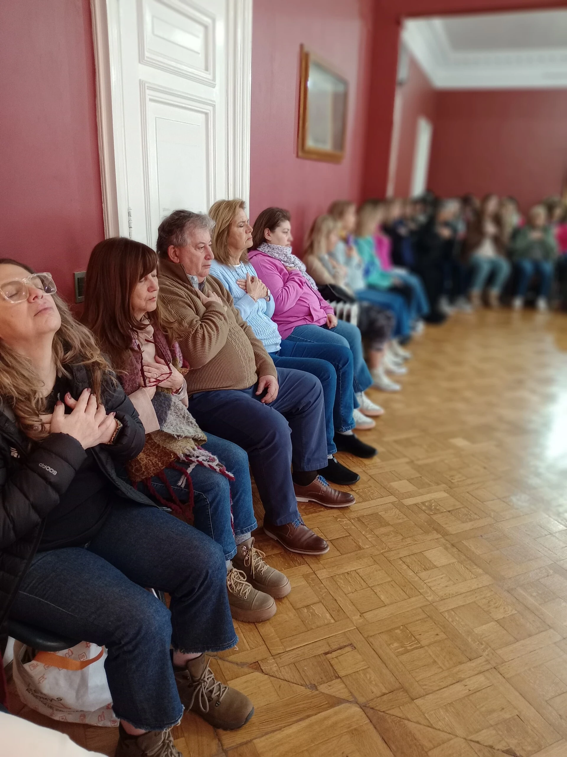 En las constelaciones, el campo funciona como un espacio donde las energías mueven al las personas.