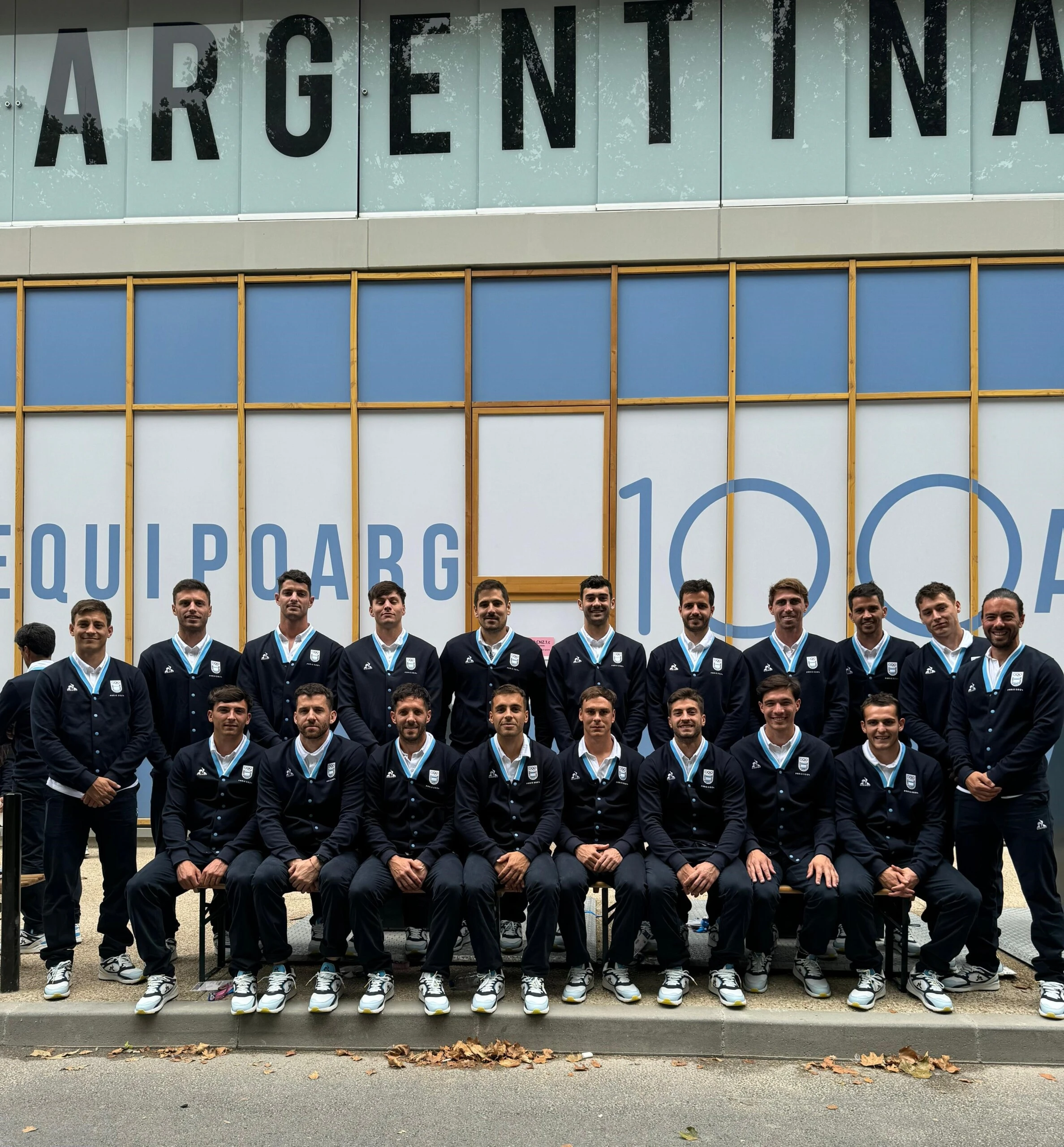 El plantel de los Leones este viernes en el debut en los Juegos Olímpicos de PARÍS 2024. Credito foto: Federación Internacional de Hockey.