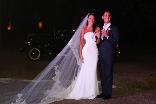 Oriana y Dybala en la boda del sábado.