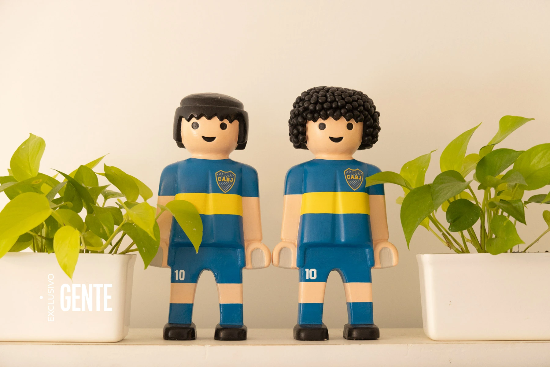 En su habitación, Tartu tiene dos figuras de Playmobil gigantes que le regalaron su esposa e hija: Uno lo representa a él , y el otro a Diego Armando Maradona. 