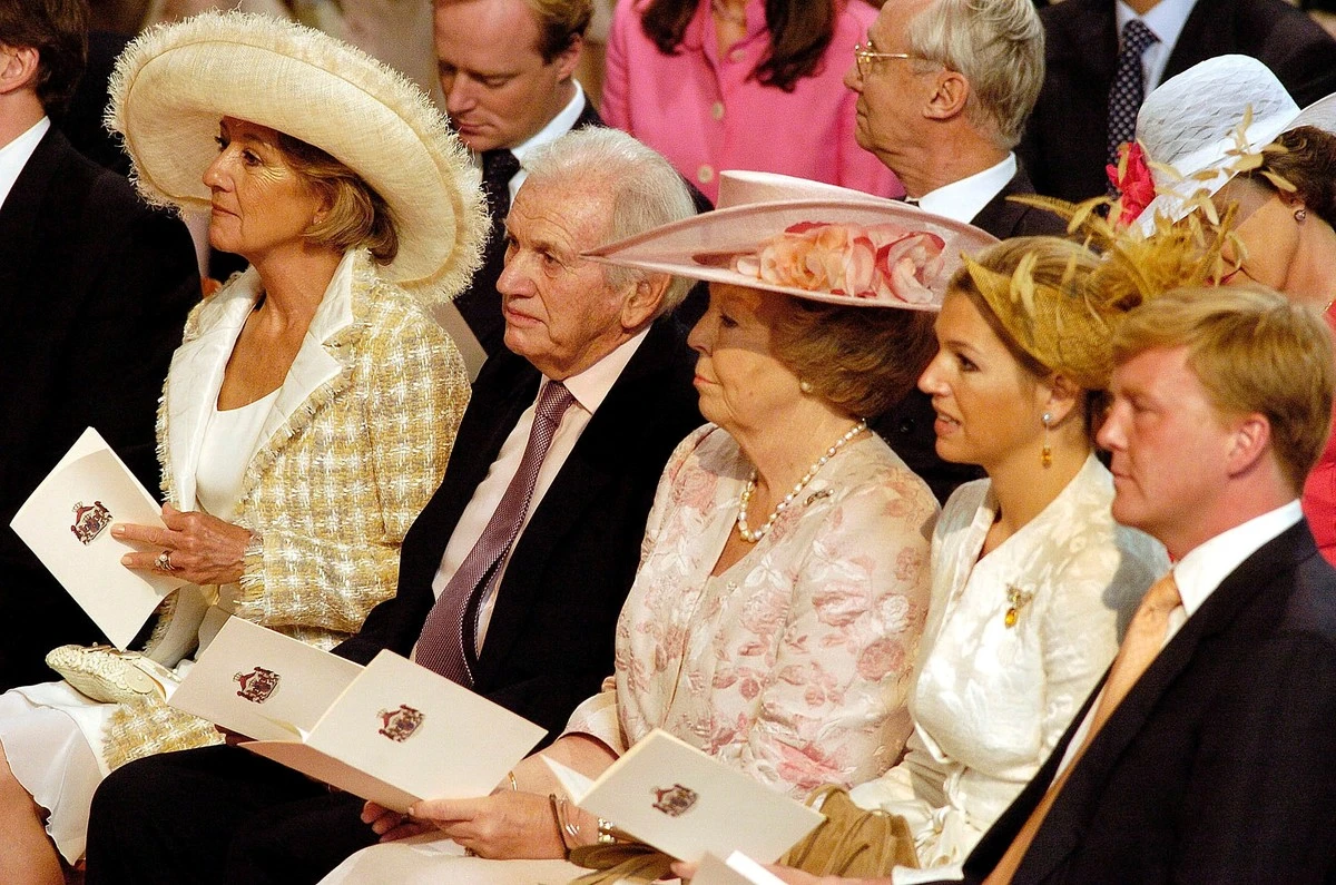 Máxima con sus padres, la reina Beatriz y su esposo Guillermo en el año 2004.