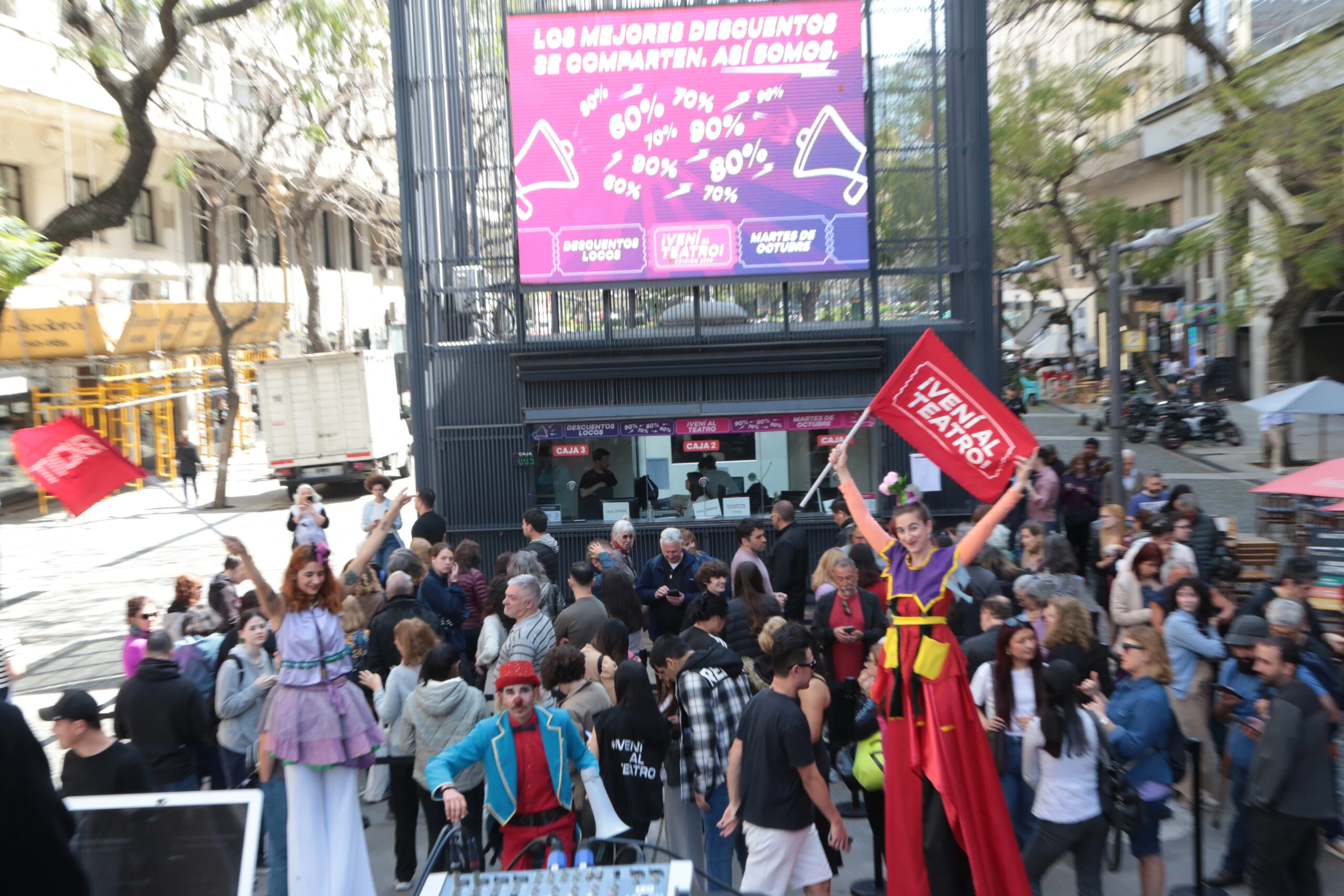 El puesto se encuentra justo frente al Obelisco.