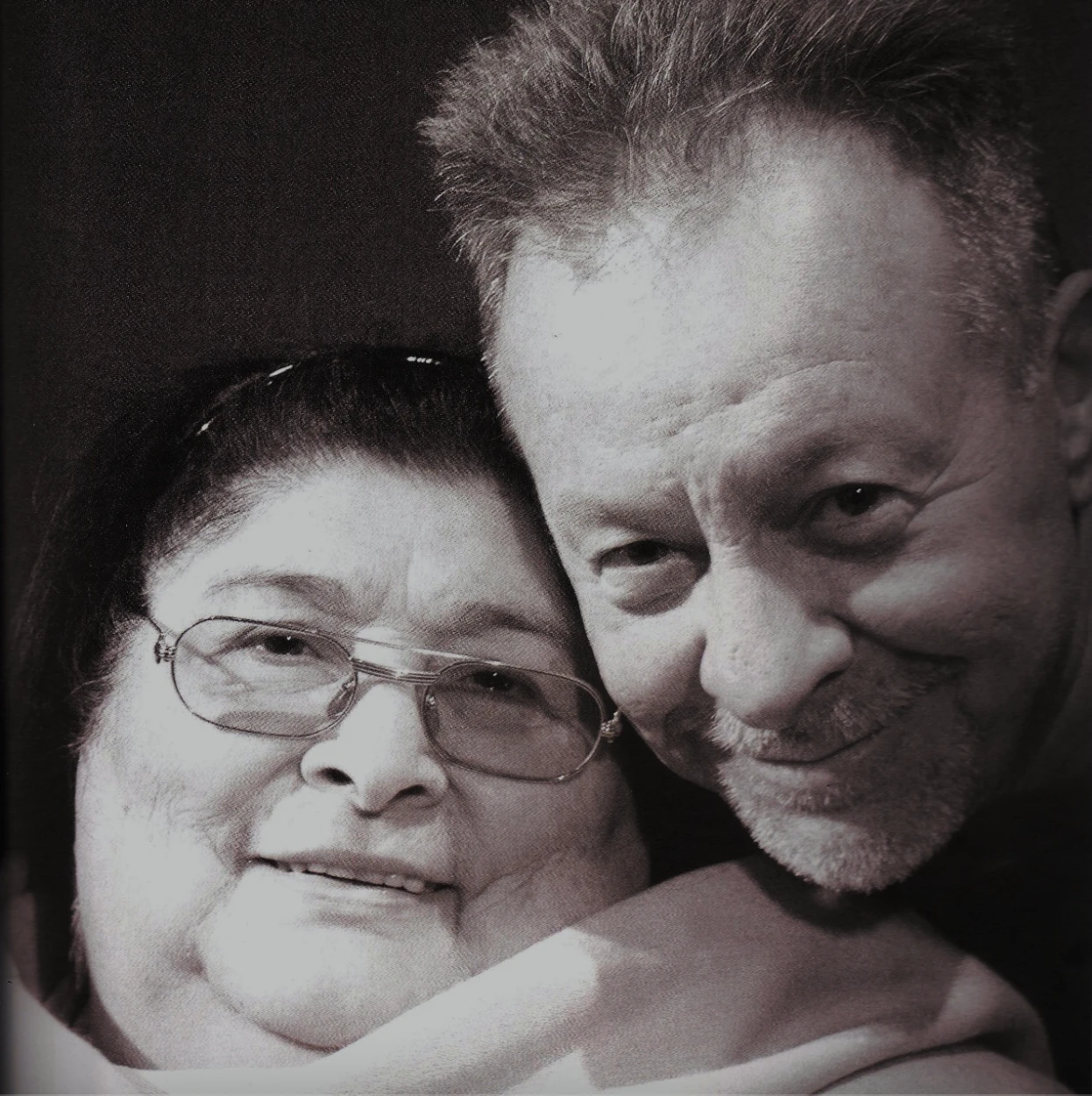 León Gieco junto a Mercedes Sosa. 