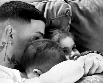 Así fue el tierno reencuentro de Enzo Fernandez con sus hijos en Buenos Aires