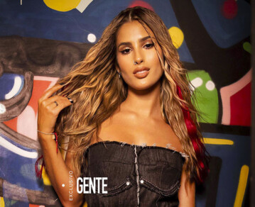 Juli Poggio deslumbró con un look años ´90