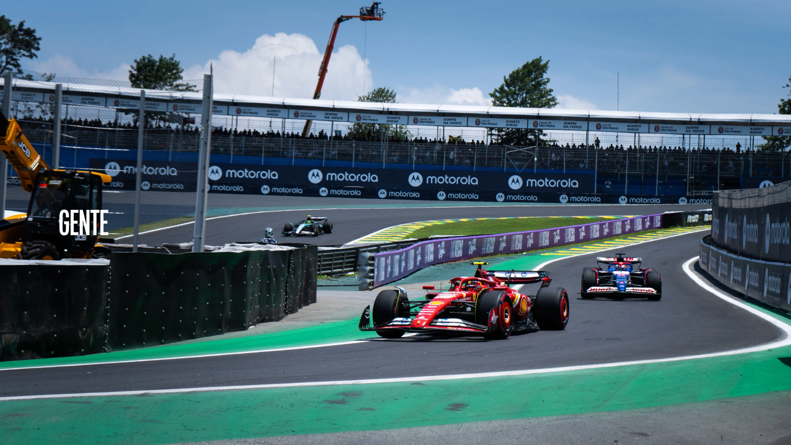 Leclerc, Tsunoda y Hamilton.