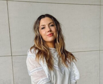 Stephanie Demner mostró su moderna cocina con detalles minimalistas