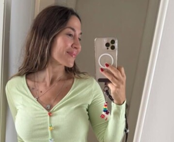 El particular look de Jimena Barón para Navidad en pleno embarazo