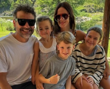 Las increíbles fotos de las vacaciones familiares de Pedro Alfonso y Paula Chaves
