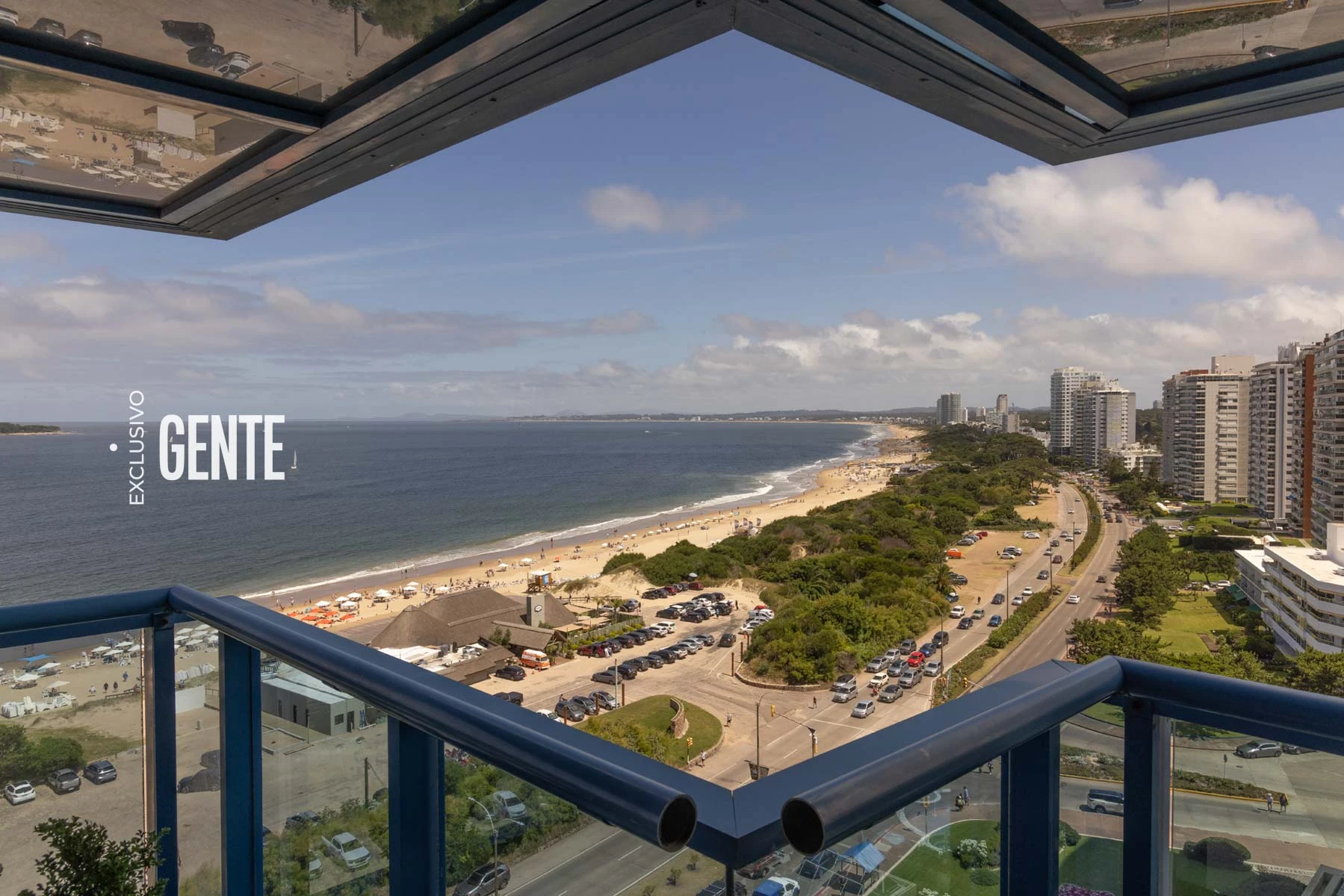 Desde el balcón, la inmensidad de Playa Mansa. 