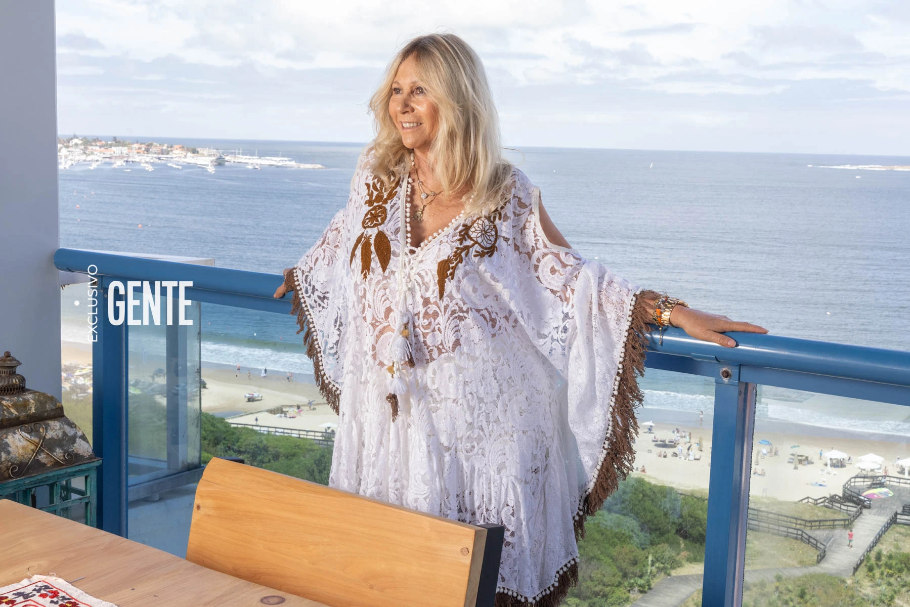 Ana Rosenfeld posa para Revista GENTE en su piso de Punta del Este. 