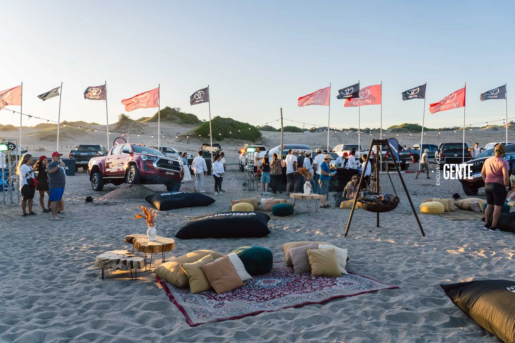 Para el after beach, YPF y Toyota recibieron a sus invitados con un gran despliegue.