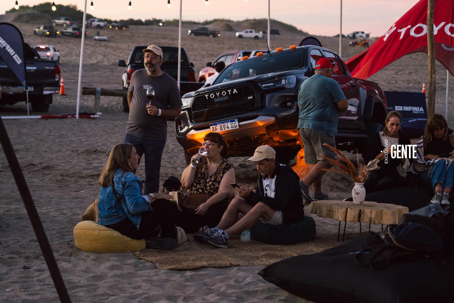 Los invitados de YPF y Toyota disfrutaron un atardecer único en La Frontera.