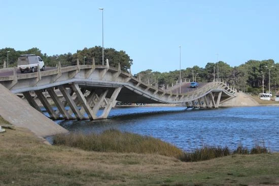 Así luce el puente ondulado de La Barra. 