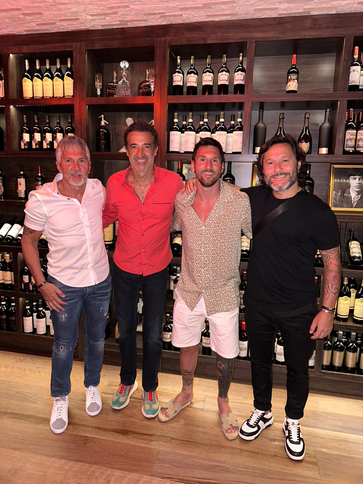 Los hermanos Cea junto a Leo Messi y Diego Torres. 