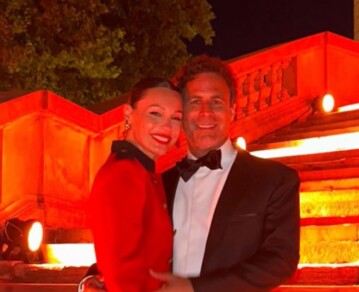 El sofisticado look total red de Pampita para asistir a una boda con Martín Pepa
