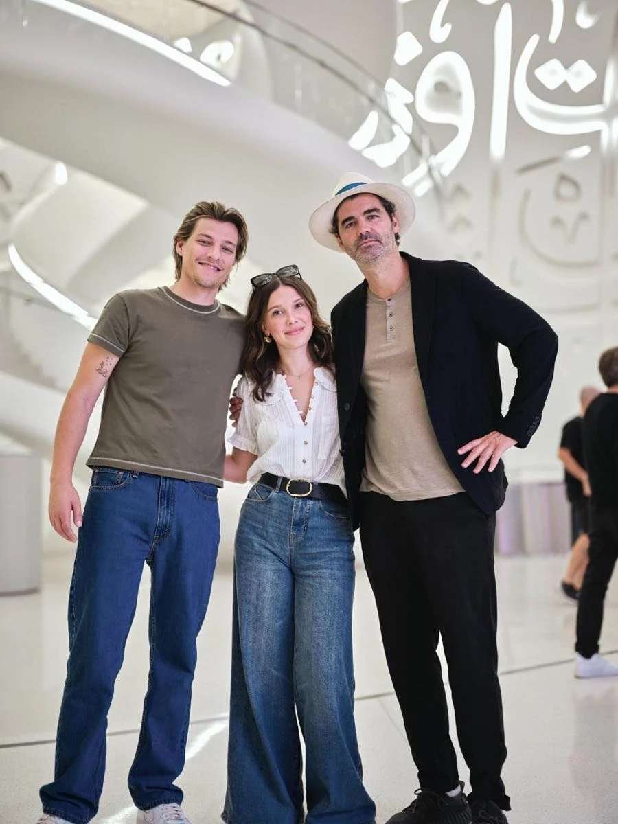 Armando Bo para Millie Bobby Brown y Jake Bongiovi