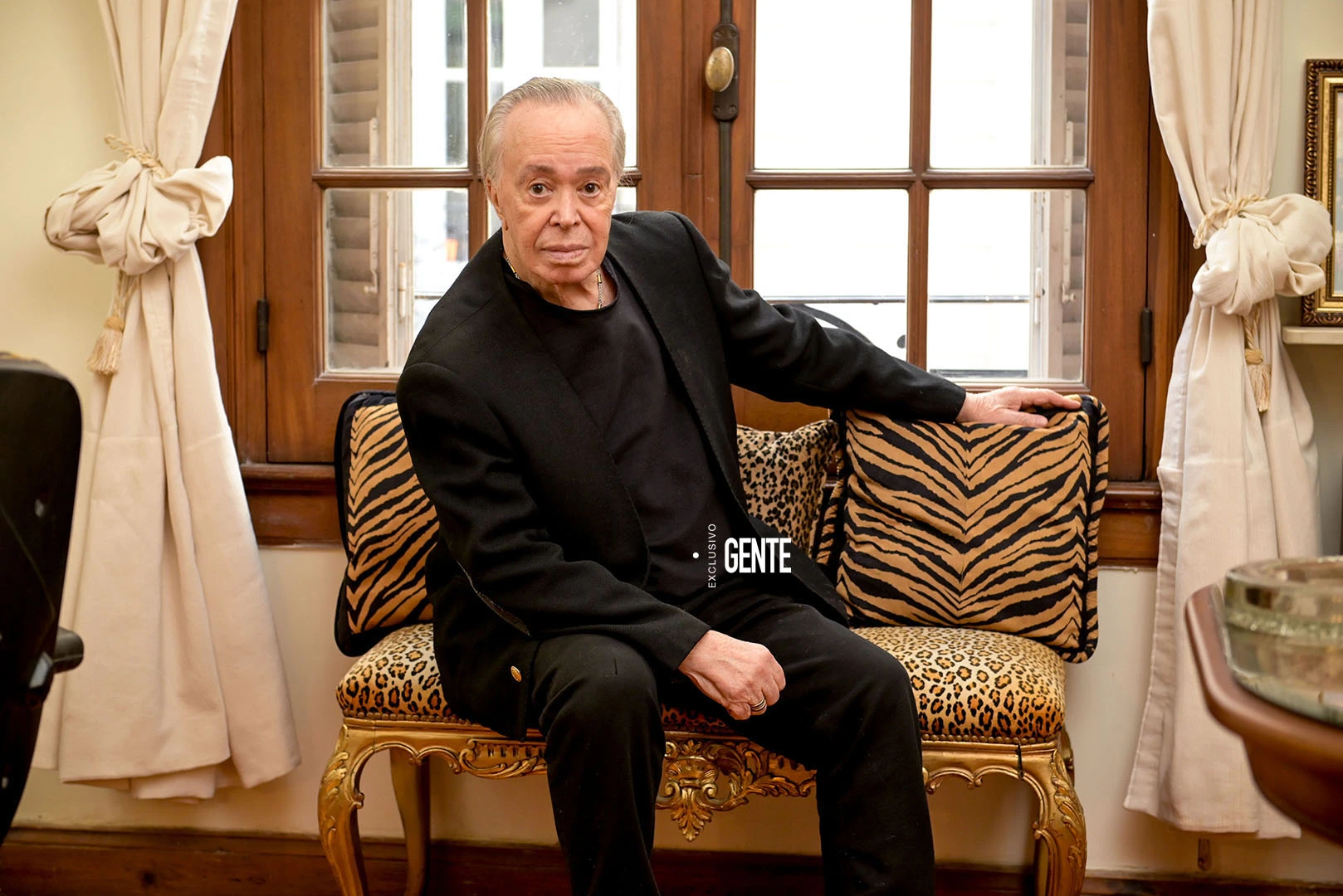 Alain Delón, Gina Lollobrígida, Sofía Loren y Lola Flores, otras de las figuras de la agenda internacional del estilista. 