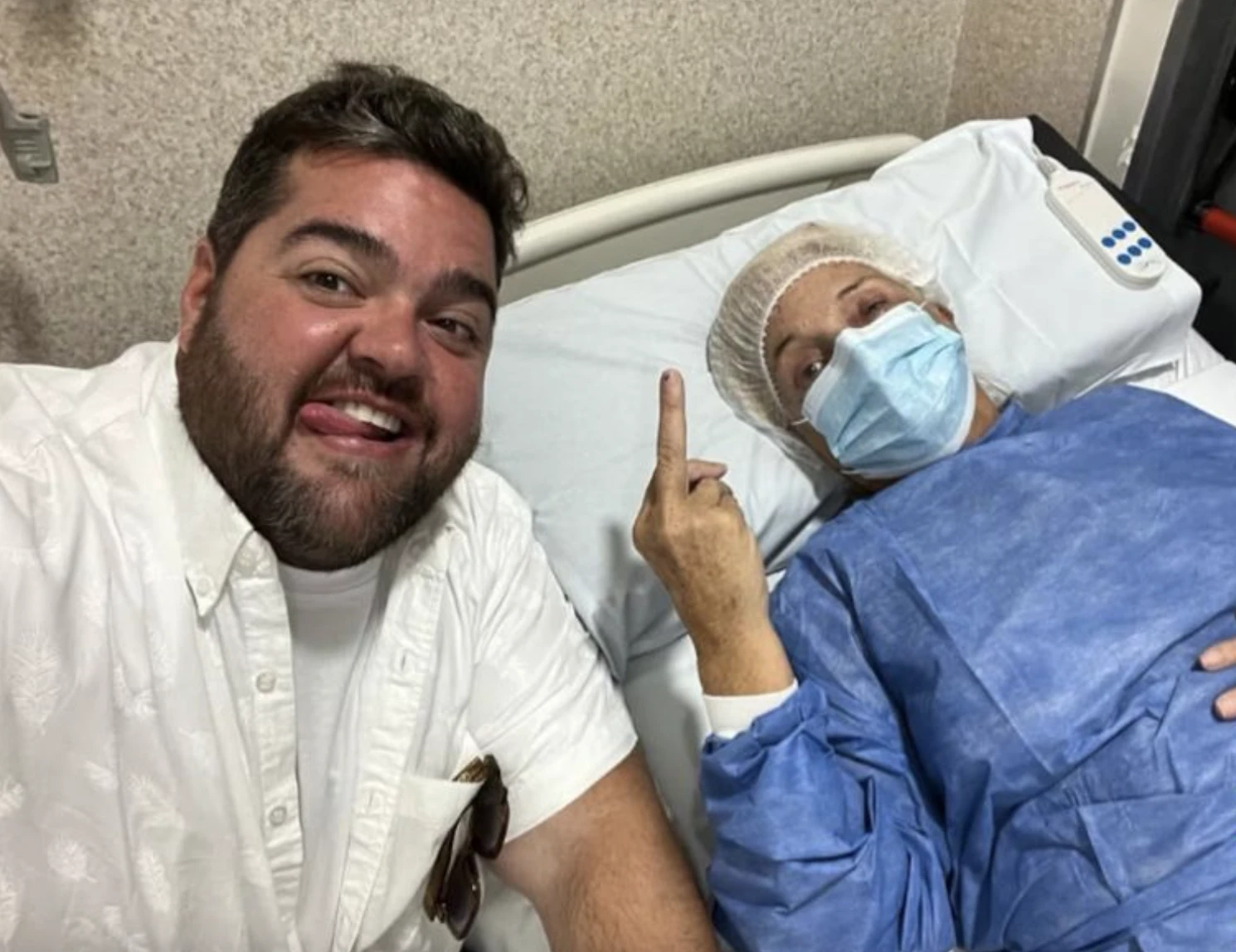 Barassi acompañando a su mamá en el tratamiento. 