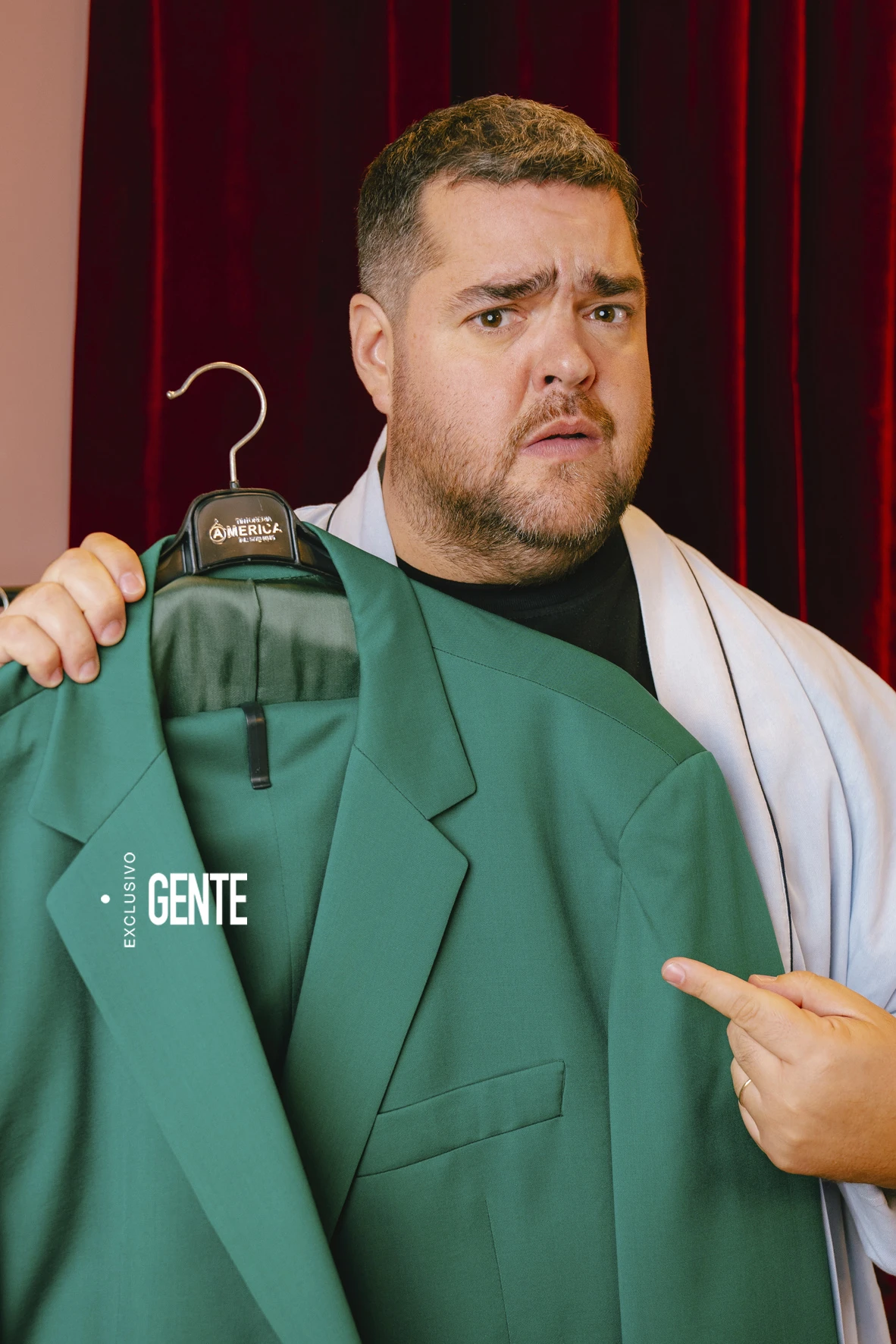 Dario Barassi con "la mejor de las ondas" en un shooting exclusivo para Revista GENTE.