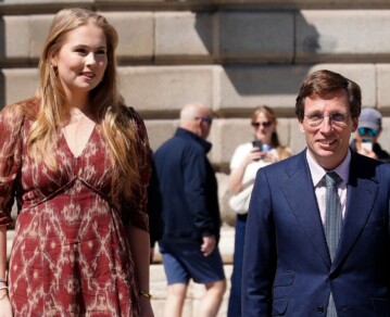 Amalia, la hija de Máxima Zorreguieta, deslumbró en España: de su debut internacional al look con el que pareció homenajear a su madre